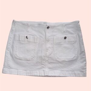 American Eagle stretch White Denim Mini Skirt with Front Patch Pockets